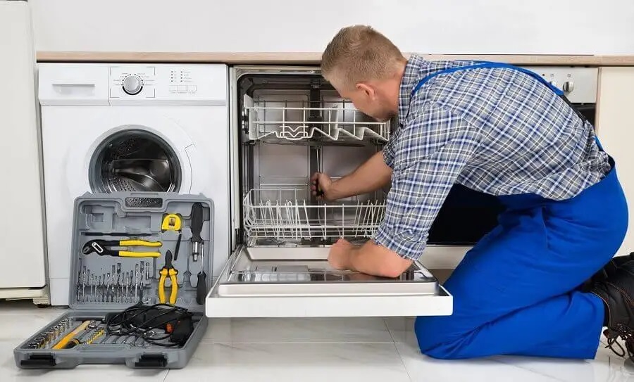 Etimesgut Siemens servisi teknisyen ekibi beyaz eşya tamiri yaparken